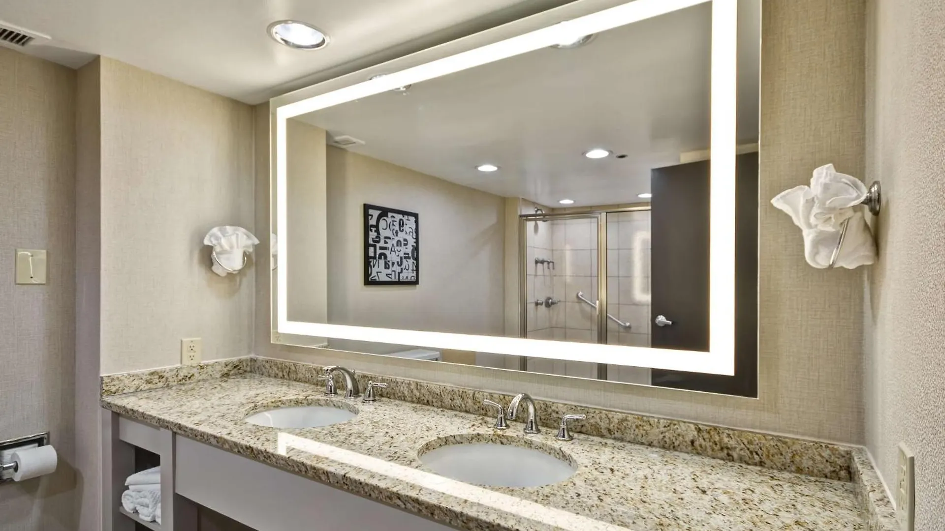*** Hotel Embassy Suites Charlotte United States
