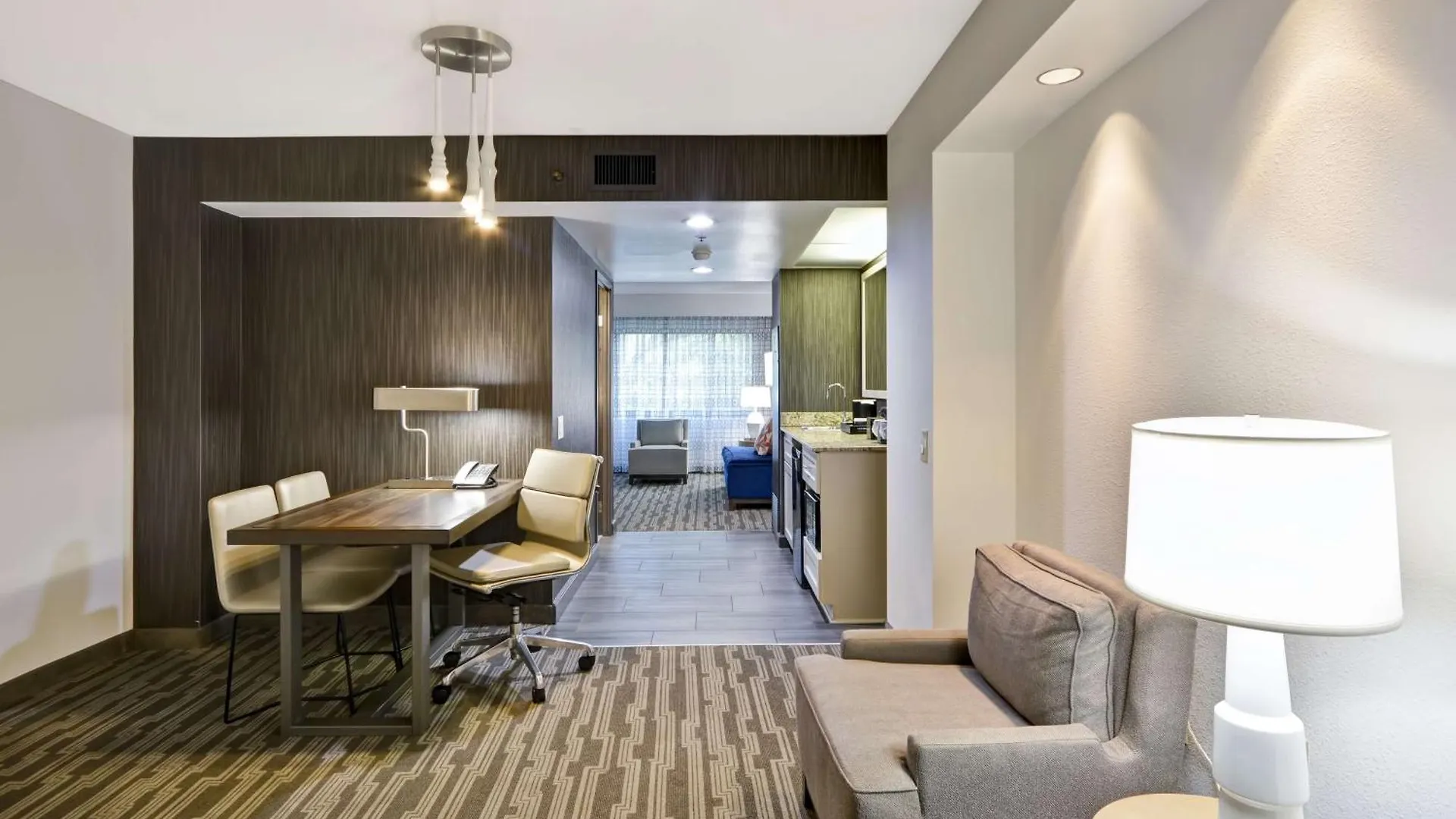 *** Hotel Embassy Suites Charlotte United States