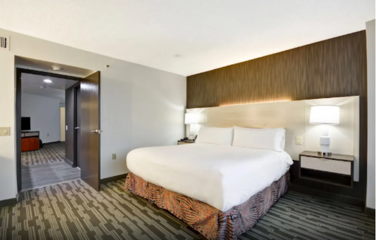 Embassy Suites Charlotte 3*,