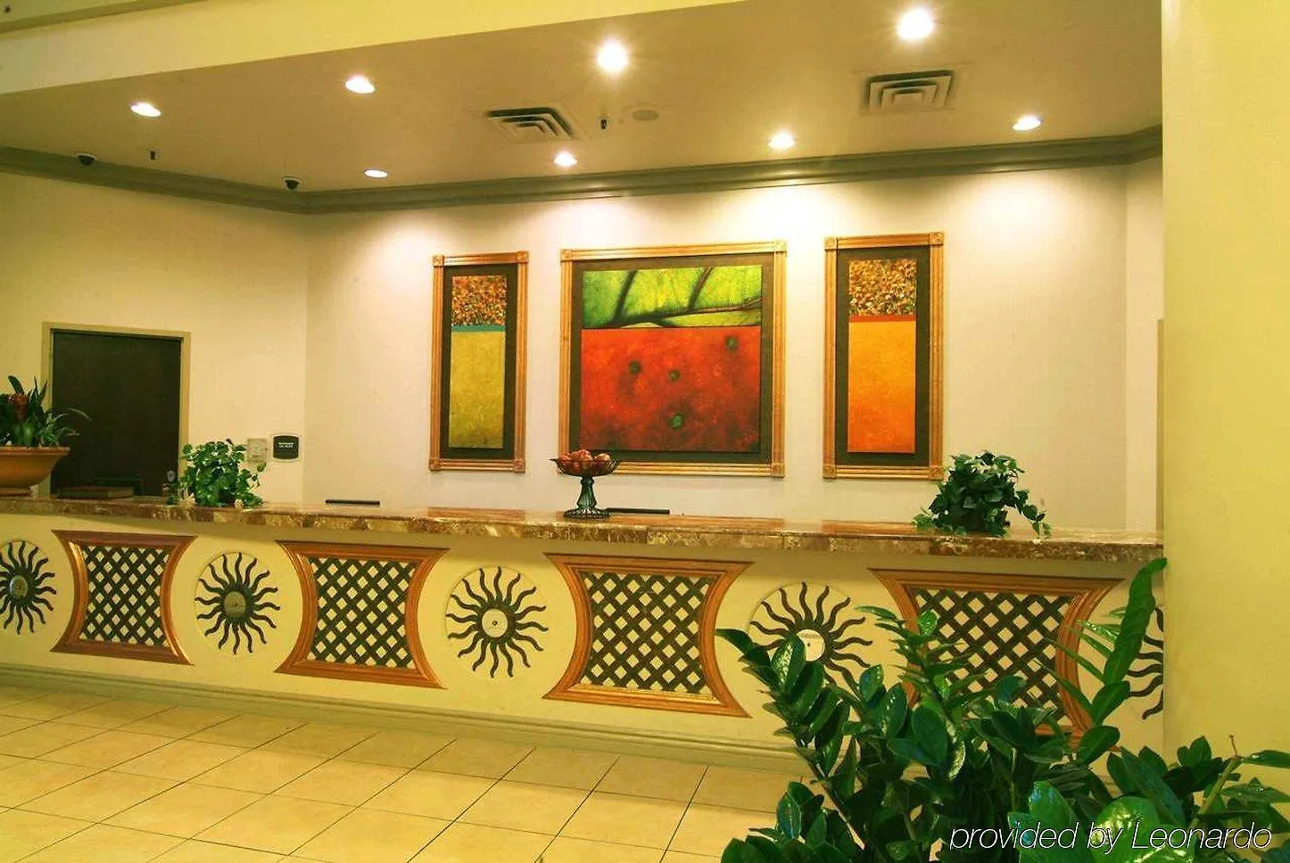 Embassy Suites Charlotte 3*,