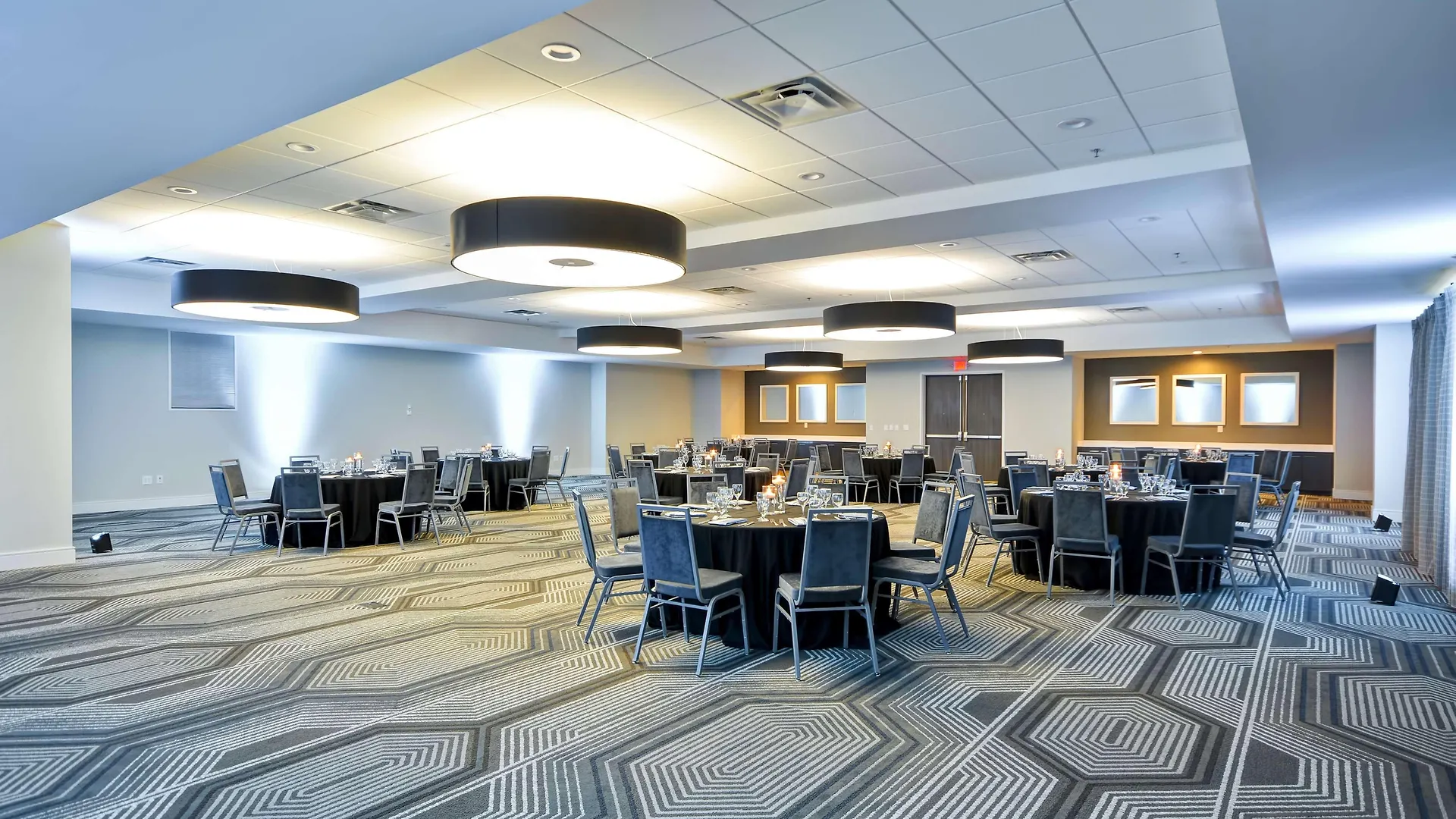 *** Hotel Embassy Suites Charlotte United States