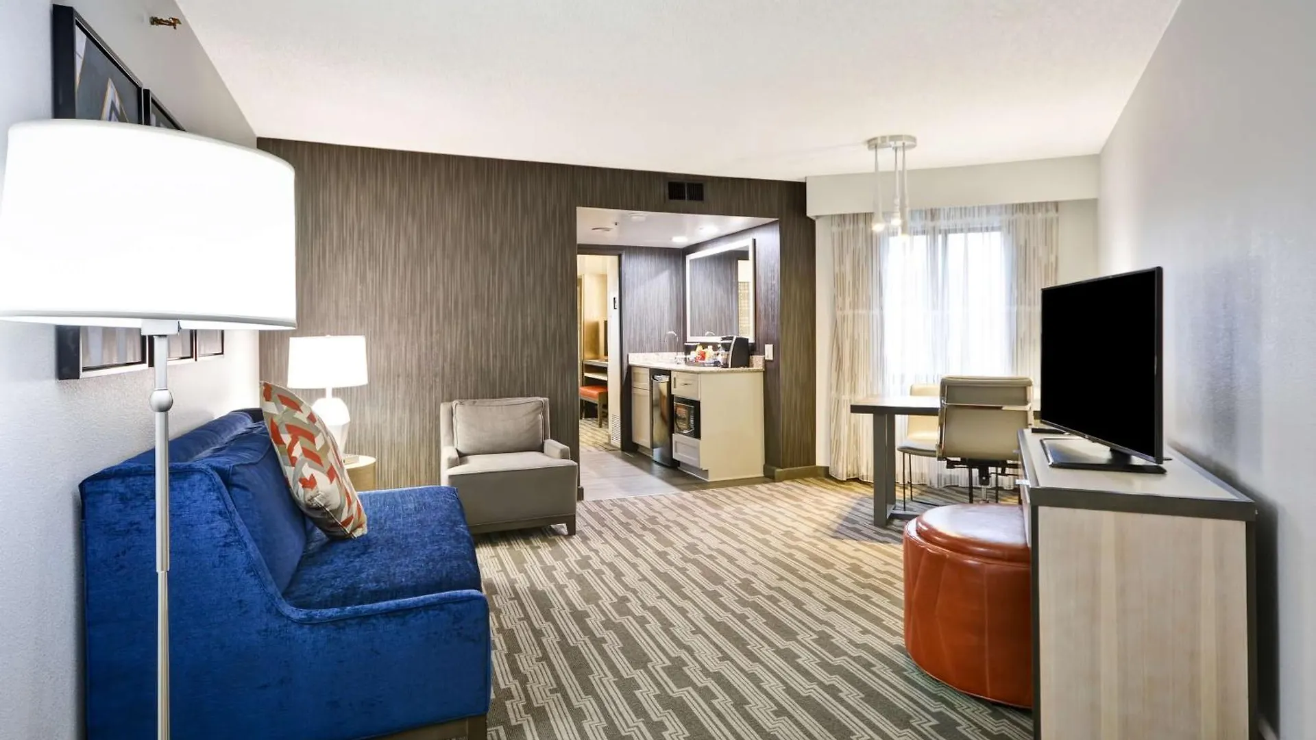 Embassy Suites Charlotte 3*,